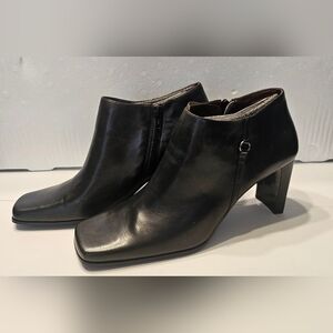 Bandolino (Urbane) Black Leather Ankle Boot, size 8